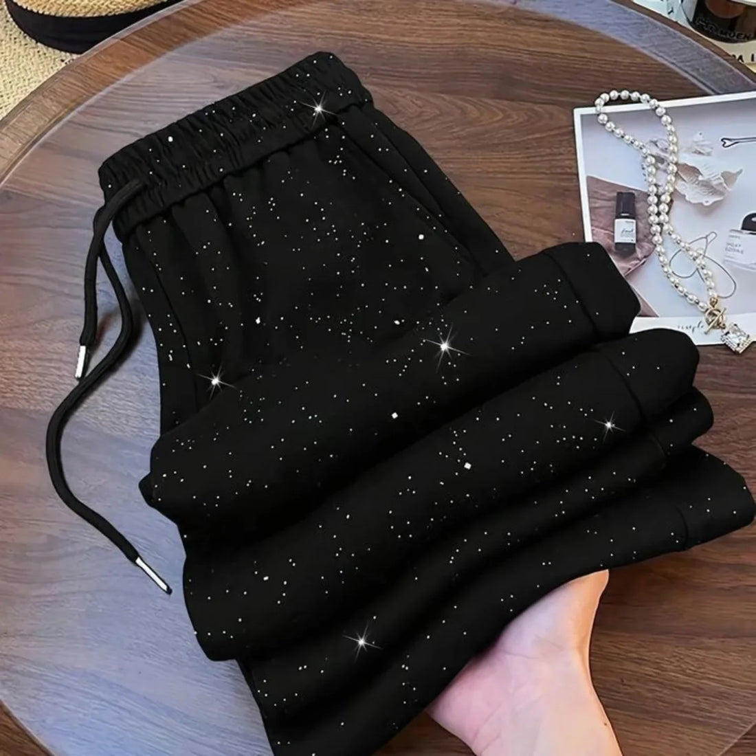 ✨ Pourquoi le jogging à paillettes devient la pièce indispensable de ton dressing